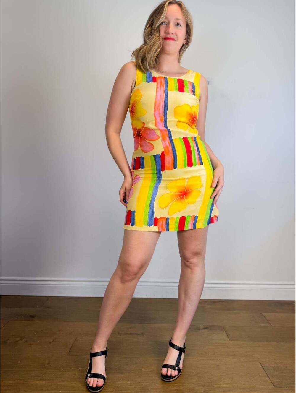 Vintage 1980s Colourful Mini Dress in Floral Print (Size M)
